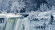 Ďalekohľad, ktorý sa dá pozrieť na zamrznuté Niagarské vodopády.