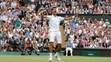 Novak Djokovič sa raduje po obhajobe wimbledonského titulu.