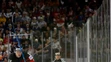Kanaďan Mitch Marner vo výskoku a Švéd Elias Lindholm s pukom.