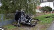 Auto pri nehode roztrhlo na polovicu