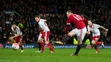 Wayne Rooney (Manchcester United) skóruje z penalty v FA Cupe proti Sheffield United.