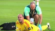 Zranený brankár Milan Borjan (Bratislava) v dohrávke 5. kola Niké ligy na pôde Ružomberka.