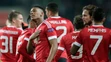Na snímke hráč United Anthony Martial (vľavo vpredu) oslavuje so spoluhráčni otvárací gól