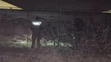 Krátko po udalosti policajti prehľadávali okolie miesta streľby.