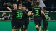 Radosť hráčov Borussie Mönchengladbach po strelení gólu v domácom zápase LM proti FC Barcelona.