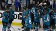 Sklamaní hráči Sharks odchádzajú z ľadu po prehre v šiestom zápase finále play off NHL.