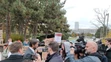 Robert Kaliňák s protestujúcimi študentmi žurnalistiky.