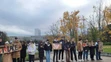 Tichý protest študentov žurnalistiky pre Úradom vlády SR