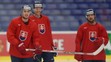 Tomáš Jurčo, Marek Ďaloga a Tomáš Tatar počas predpoludňajšieho rozkorčuľovania pred zápasom s Bieloruskom.