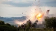 Sklad so zábavnou pyrotechnikou rozmetala séria výbuchov.