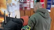 Polícia obvinila ženu a jej 17-ročného syna.