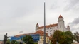 Stožiar pred parlamentom.