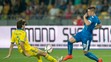 Róbert Mak v súboji Kyrylom Kovaľčukom počas zápasu C-skupiny Ukrajina - Slovensko kvalifikácie na EURO 2016.