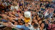 V Mníchove sa po dvojročnej prestávke zavinenej pandémiou koronavírusu začal Oktoberfest.