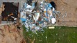 Trosky po vyčíňaní tornáda v Michigane.