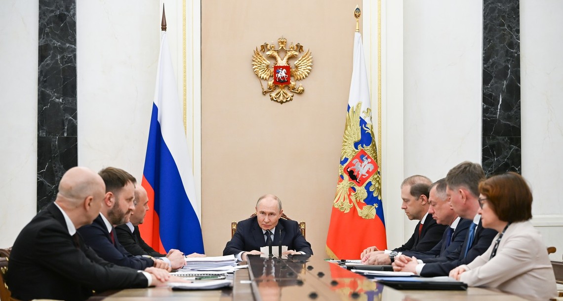 Odvolal, čo odvolal. Putin opäť zmenil svoje územné požiadavky voči Ukrajine, píše Bloomberg