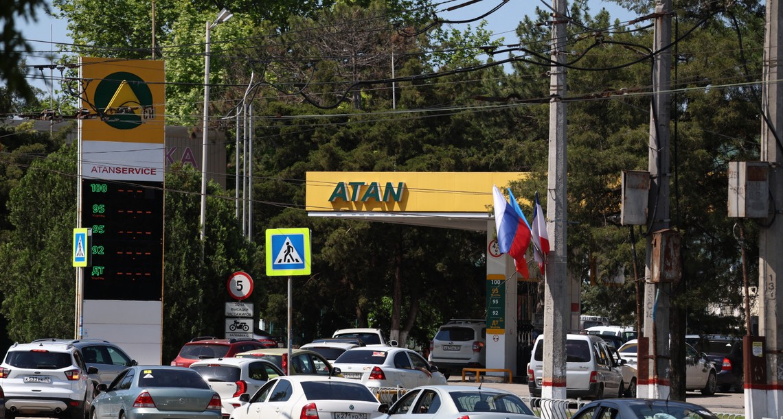 Krym opäť horí: Ukrajinci zasiahli prístav Kerč a veľkú elektrickú rozvodňu. Obyvatelia sú bez elektriny i paliva