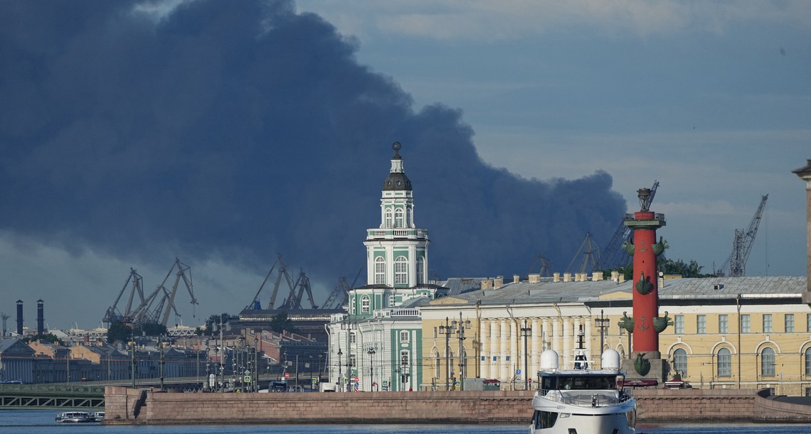 Petrohrad pod paľbou dronov. Obyvateľov vyzvali, aby radšej nevychádzali von