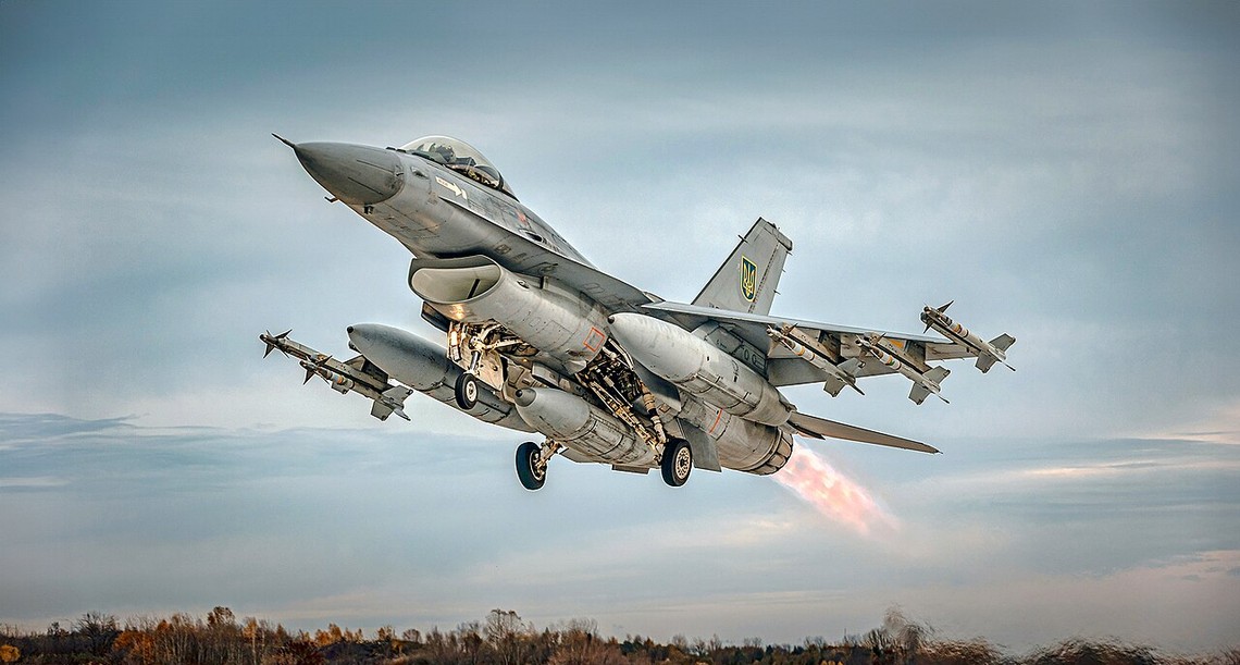 Prvý veľký úspech ukrajinskej F-16 v raritnom vzdušnom súboji potvrdili aj USA. Ruská stíhačka nemala šancu