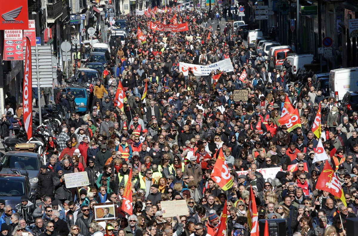 VIDÉO : La France paralysée par des manifestations et des grèves antigouvernementales à grande échelle