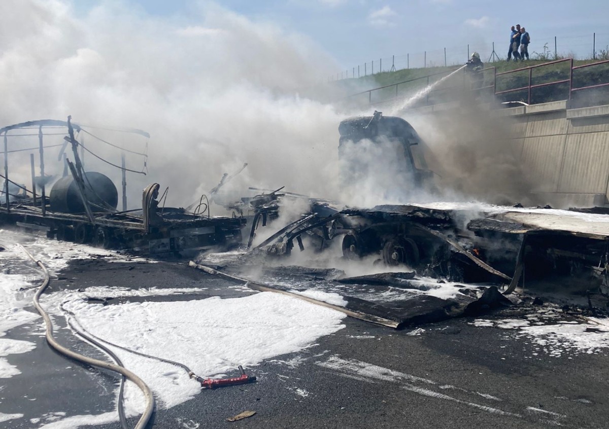 Pred Tunelom Branisko Horel Po Nehode Kami n TVNOVINY sk