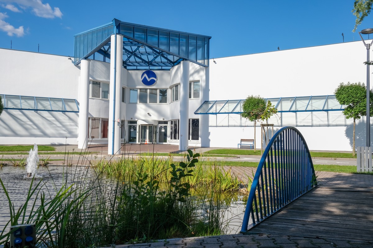 Skupina Mark za V Roku 2024 Suver nne Kra ovala Telev znemu Trhu 