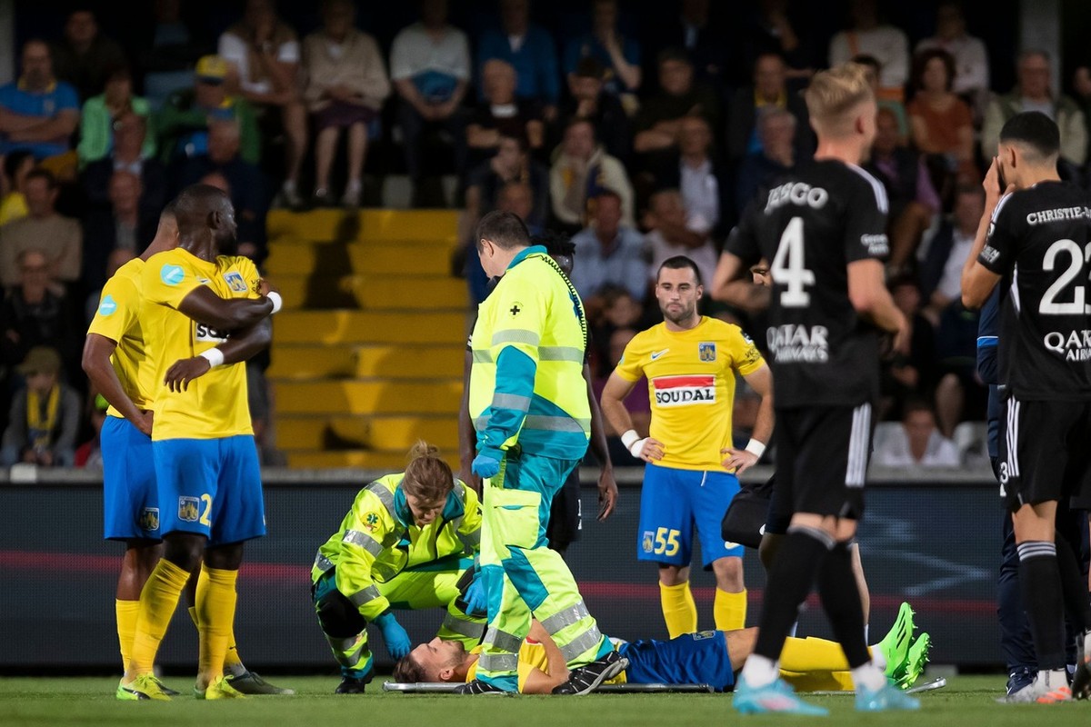 Il a été écarté par une grave blessure, mais il ne regrette pas d’être parti à l’étranger.  Beaucoup l’ont compris plus tard, dit le représentant prometteur