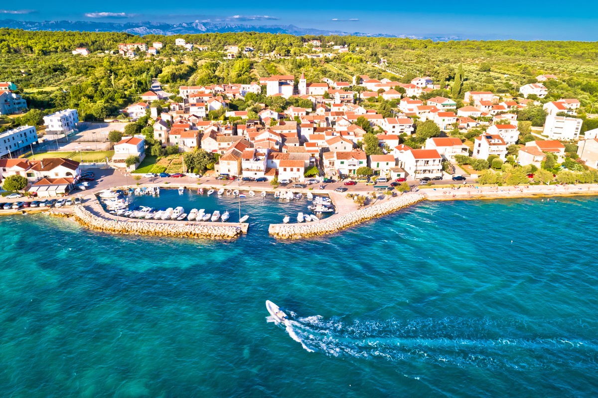 La ville balnéaire préférée de la Croatie a fait une curieuse erreur.  Il a accidentellement forcé les touristes à s’exposer