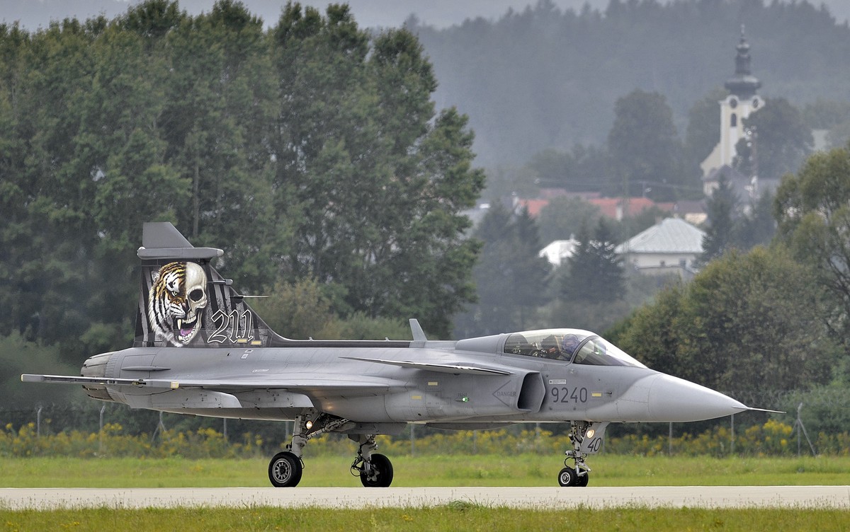 Umowa skończona!  Myśliwce Gripen i F-16 z Czech i Polski będą strzec słowackiego nieba