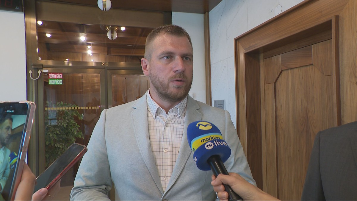 Fico sa snažil Kuffu od ministerského kresla odradiť. SNS však pritvrdila a trvá na svojom