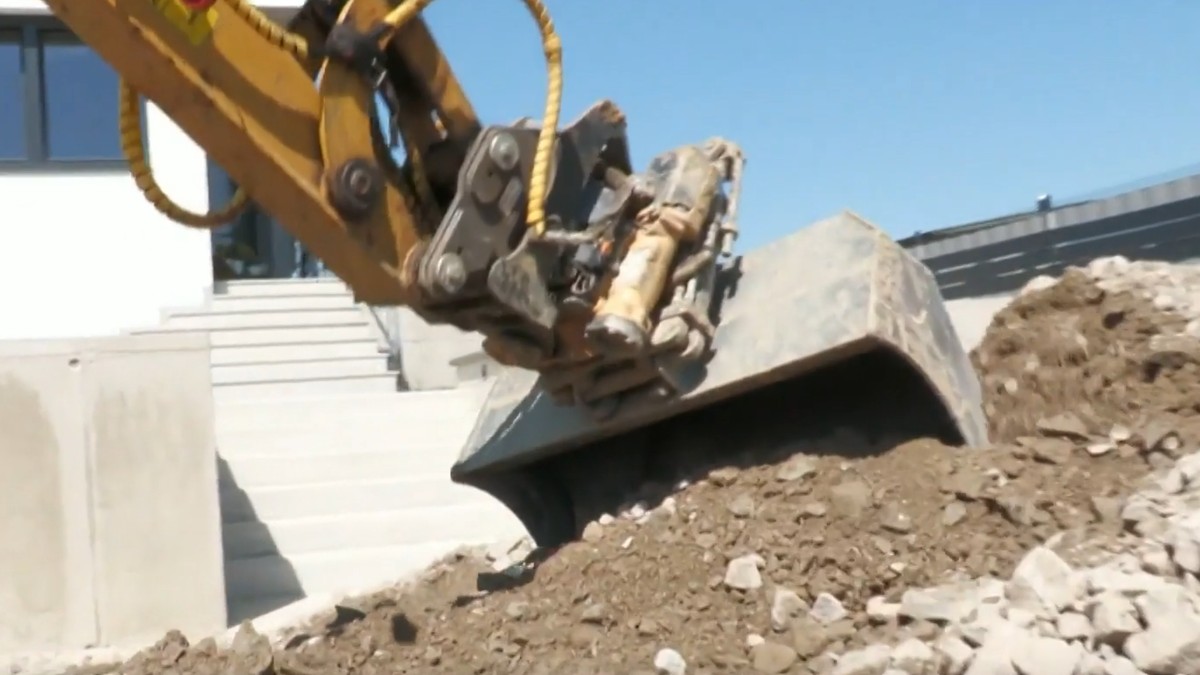 Chcete Kupit Pozemok Bez Problemov Advokat Radi Co Si Overit Pred Podpisom Zmluvy