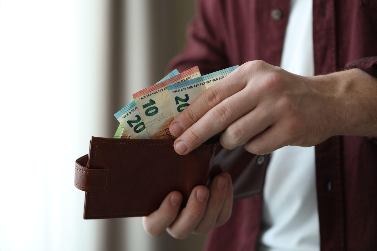 Výplata rastie, no peňaženka to necíti. Ekonóm vysvetlil, prečo máme stále menej peňazí