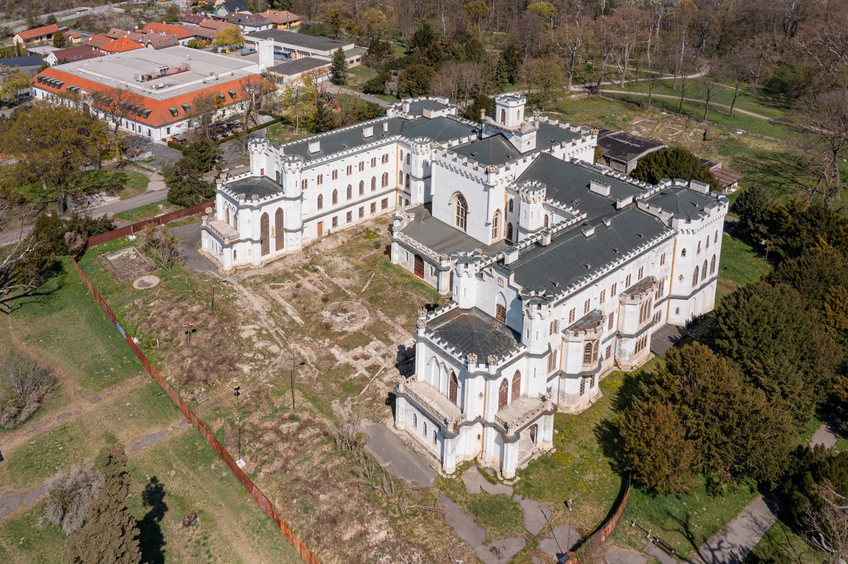 V kaštieli Rusovce sa začína rekonštrukcia. Obnova pamiatky potrvá roky ...