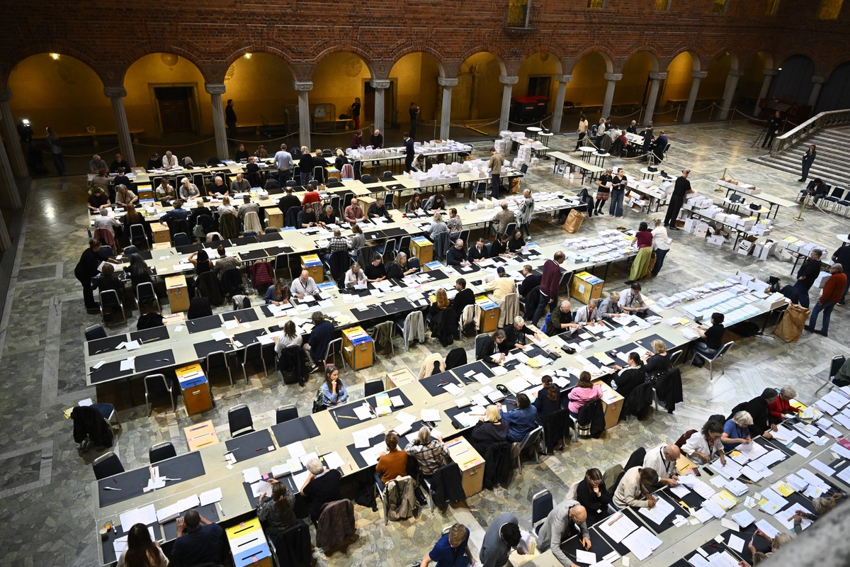Vo Švédsku sa črtá nová vláda. Ľavicová opozícia bude mať v novom parlamente tesnú väčšinu