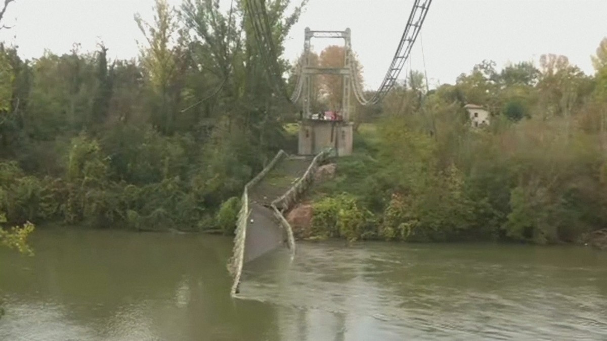 Accident en France : Le pont s’est effondré dans la rivière avec trois voitures, au moins une victime est signalée