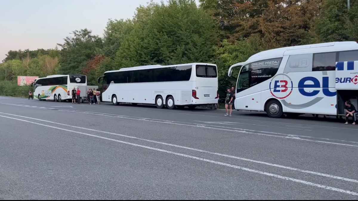 Personendurchsuchungen und Kofferkontrollen im Grenzgefängnis ukrainische Frauen und Kinder bis 13 Uhr.