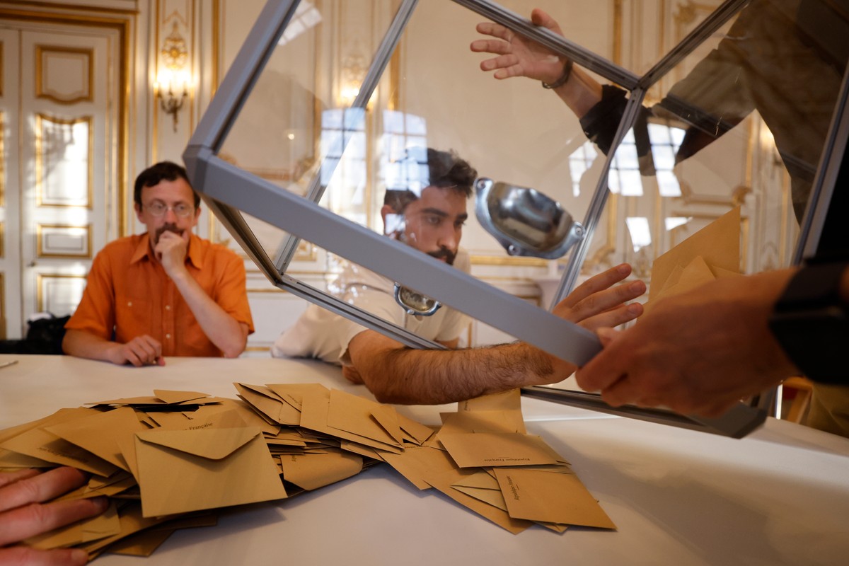 Le second tour des élections législatives a débuté dimanche matin en France