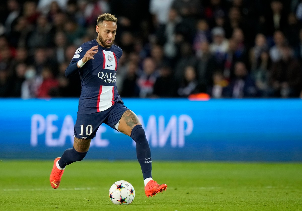 Le grand football de dimanche s’est terminé par une lutte directe pour la première place de la Ligue 1. Neymar a assuré les trois points du PSG