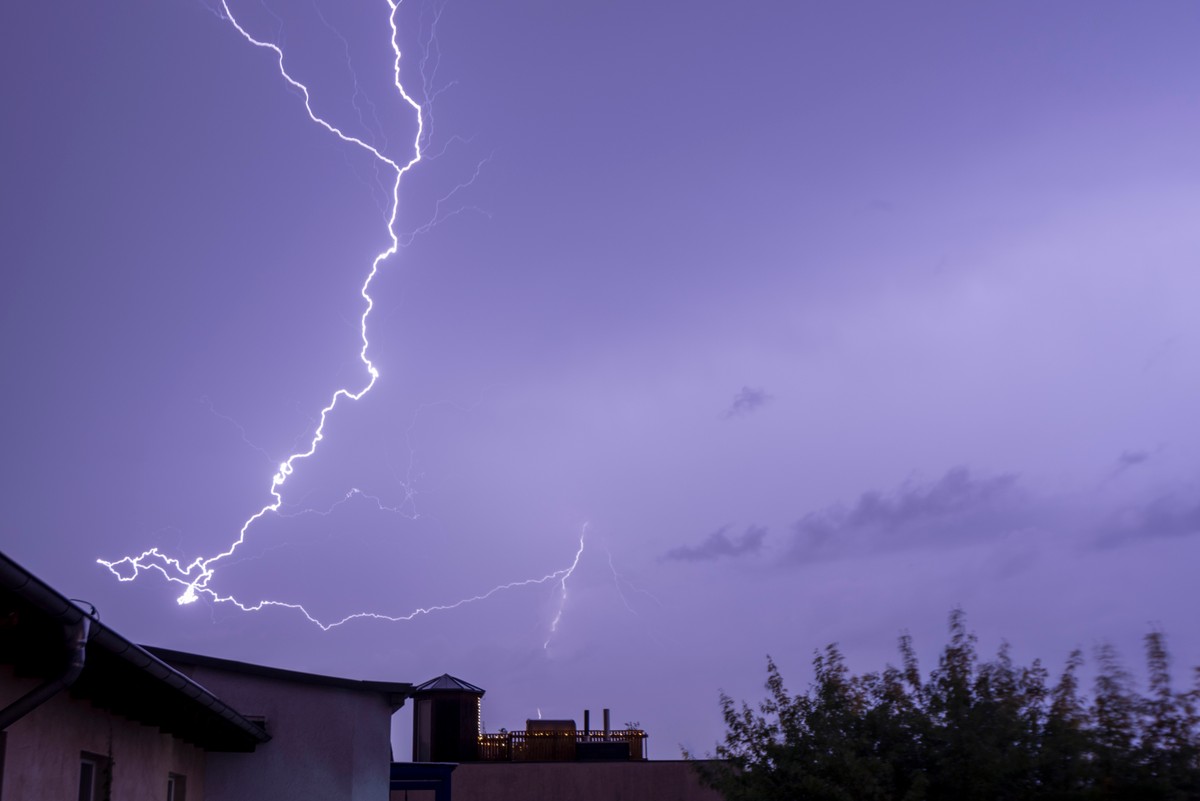 Horúčavy vystriedajú prudké búrky. Slovensko čaká výrazný zlom v počasí