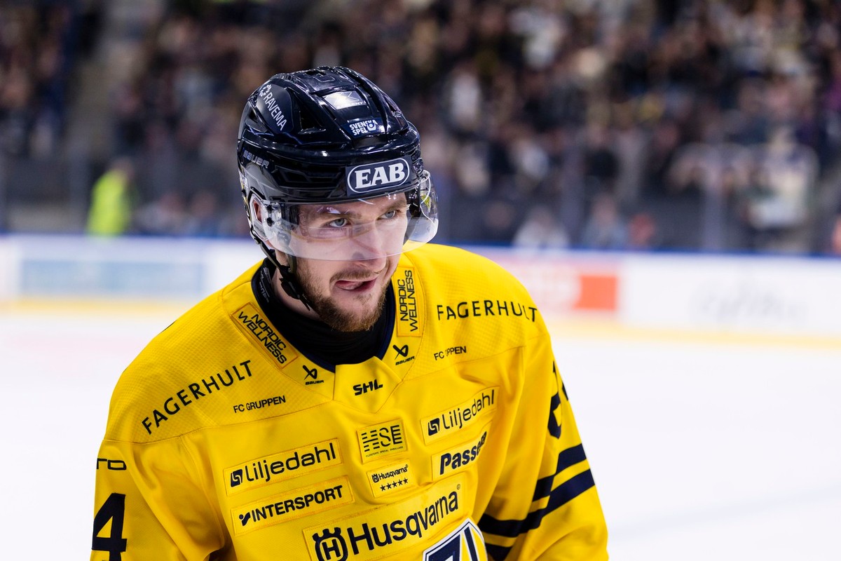 Fantastický výkon Pavla Regendu na výhru nestačil. Slovenský útočník sa vo Švédsku blysol hetrikom