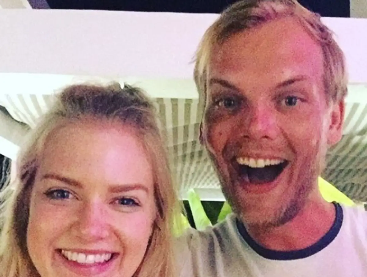 Avicii šesť dní pred svojou smrťou na fotografii s fanúšičkou.