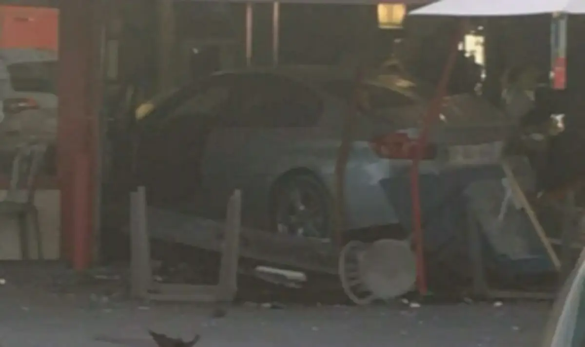 Auto, ktoré vrazilo do pizzerie v Seine-et-Marne.