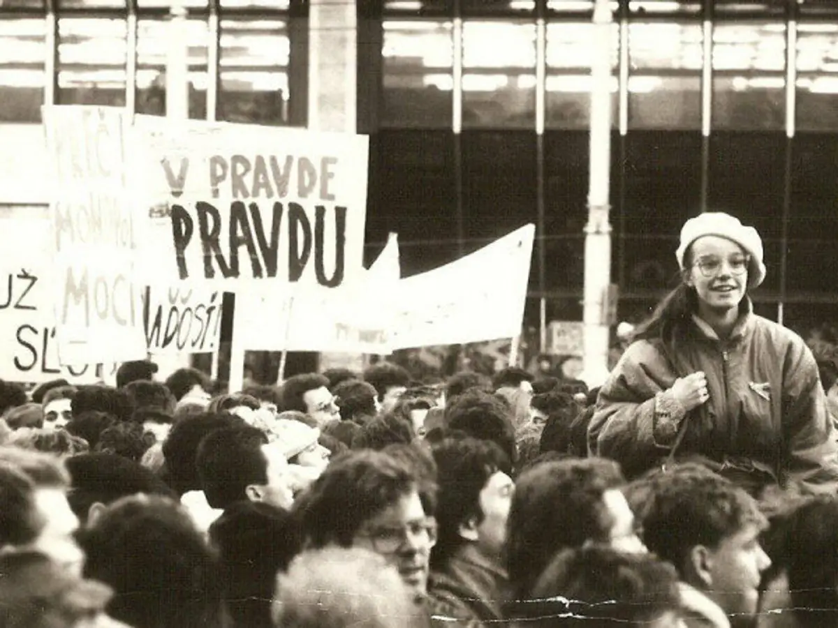 Demonštrácia na Námestí SNP v Bratislave, kde ma zachytil fotograf.