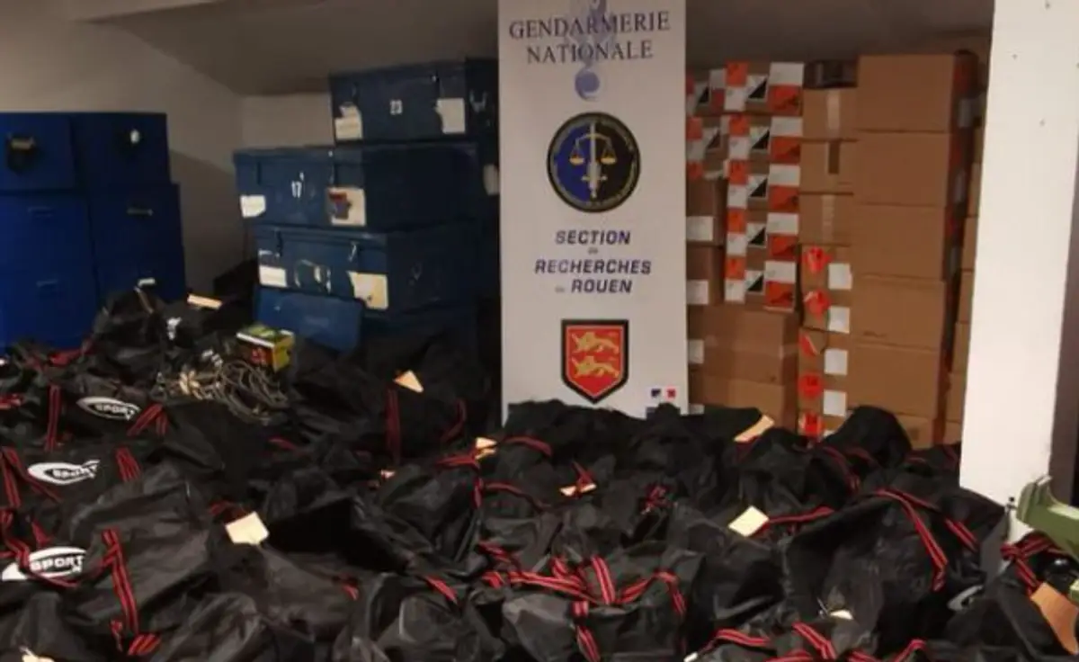 Francúzska polícia v prístave Le Havre zabavila dve tony kokaínu.