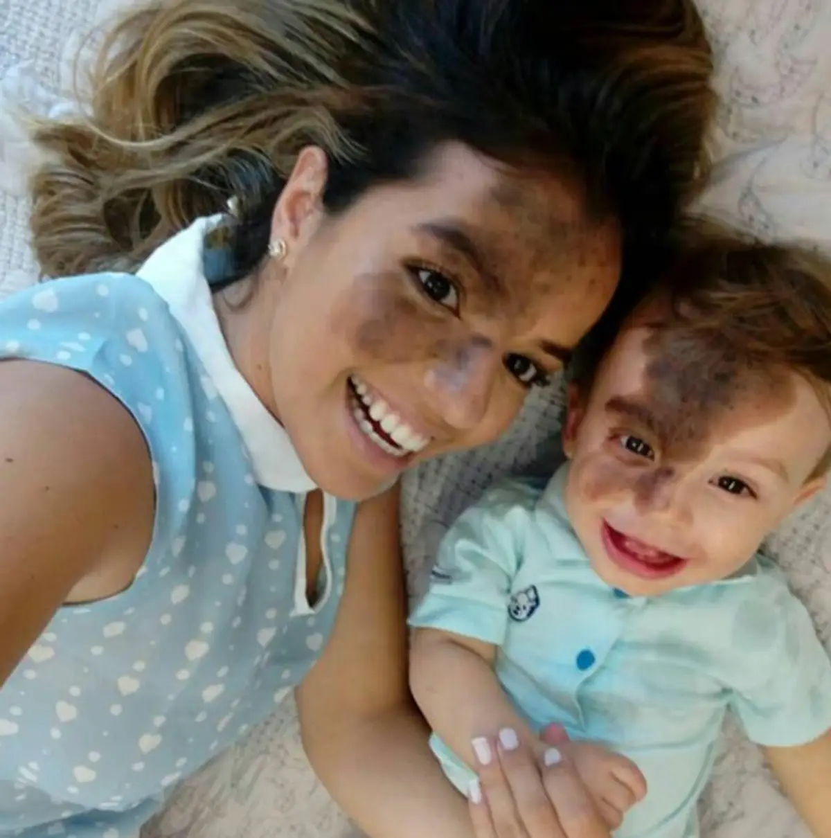 Mamička Carolina so synom Enzom. 