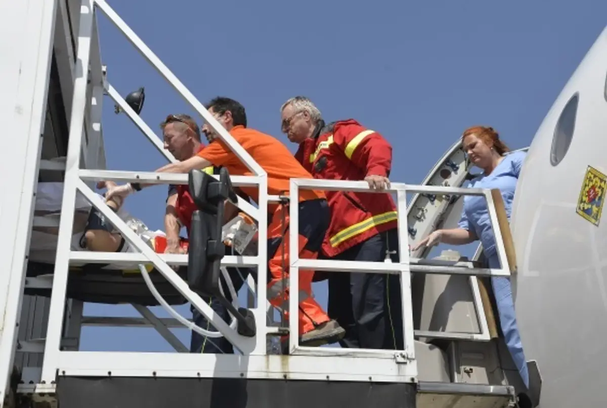 Mladého muža prepravila letka ministerstva vnútra.