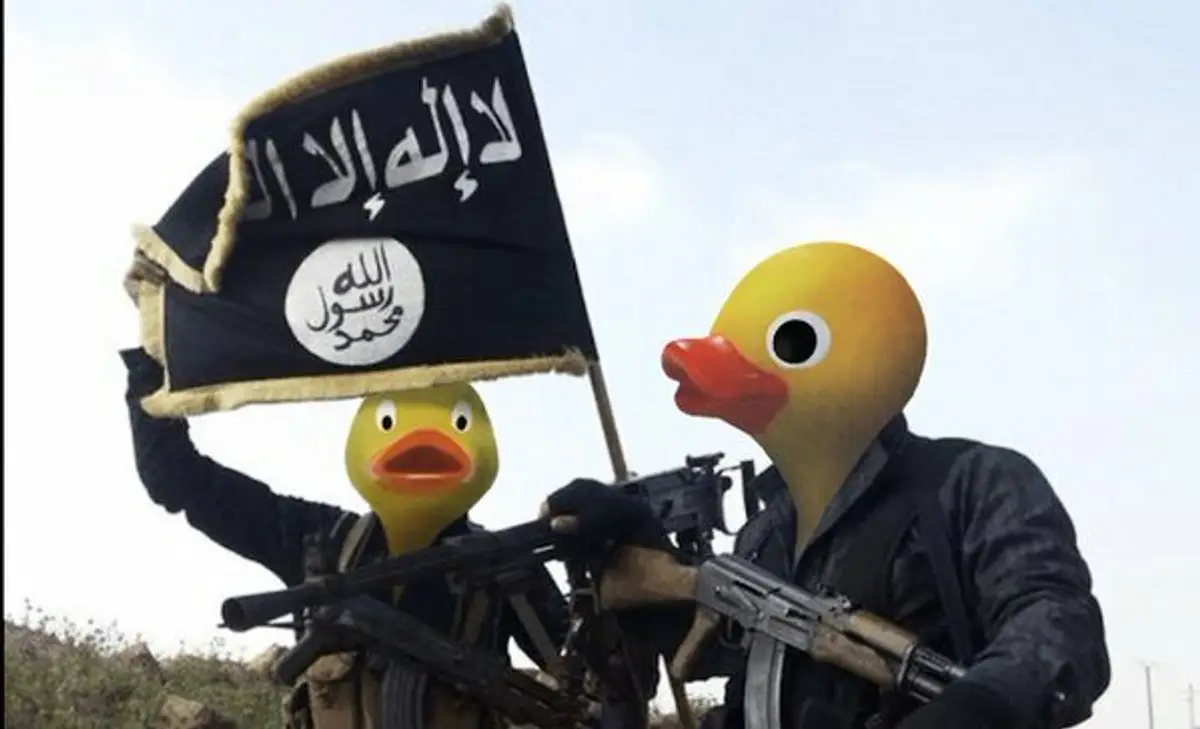 ISIS bojovníci s kačacími hlavami