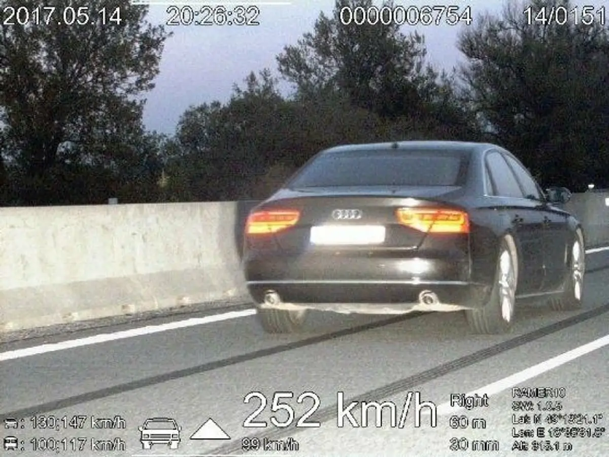 Zábery z policajného radaru.