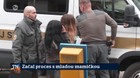 Začal proces s mladou mamičkou