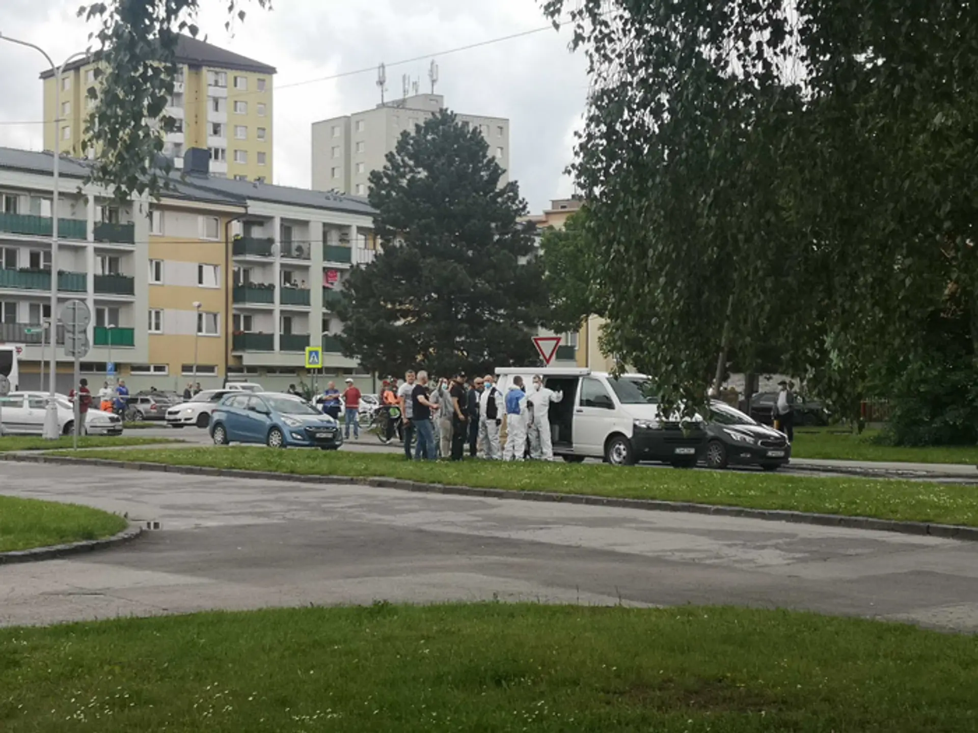 Monika s Makhmudom na prvej spoločnej prechádzke s dcérou